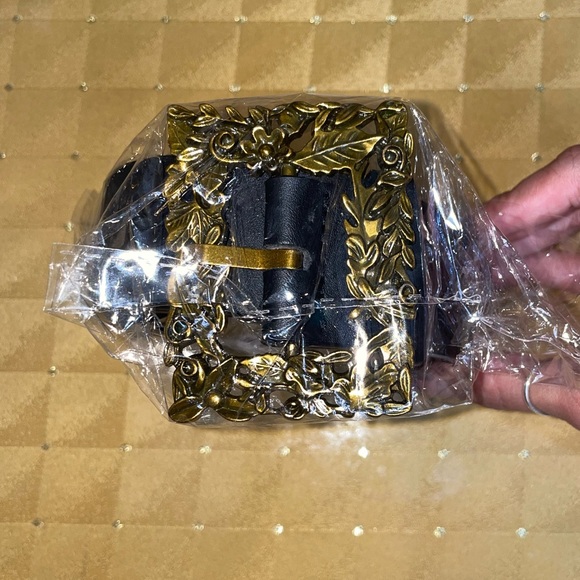 New Square Western Flower Shaped Buckle Belt - Picture 3 of 5